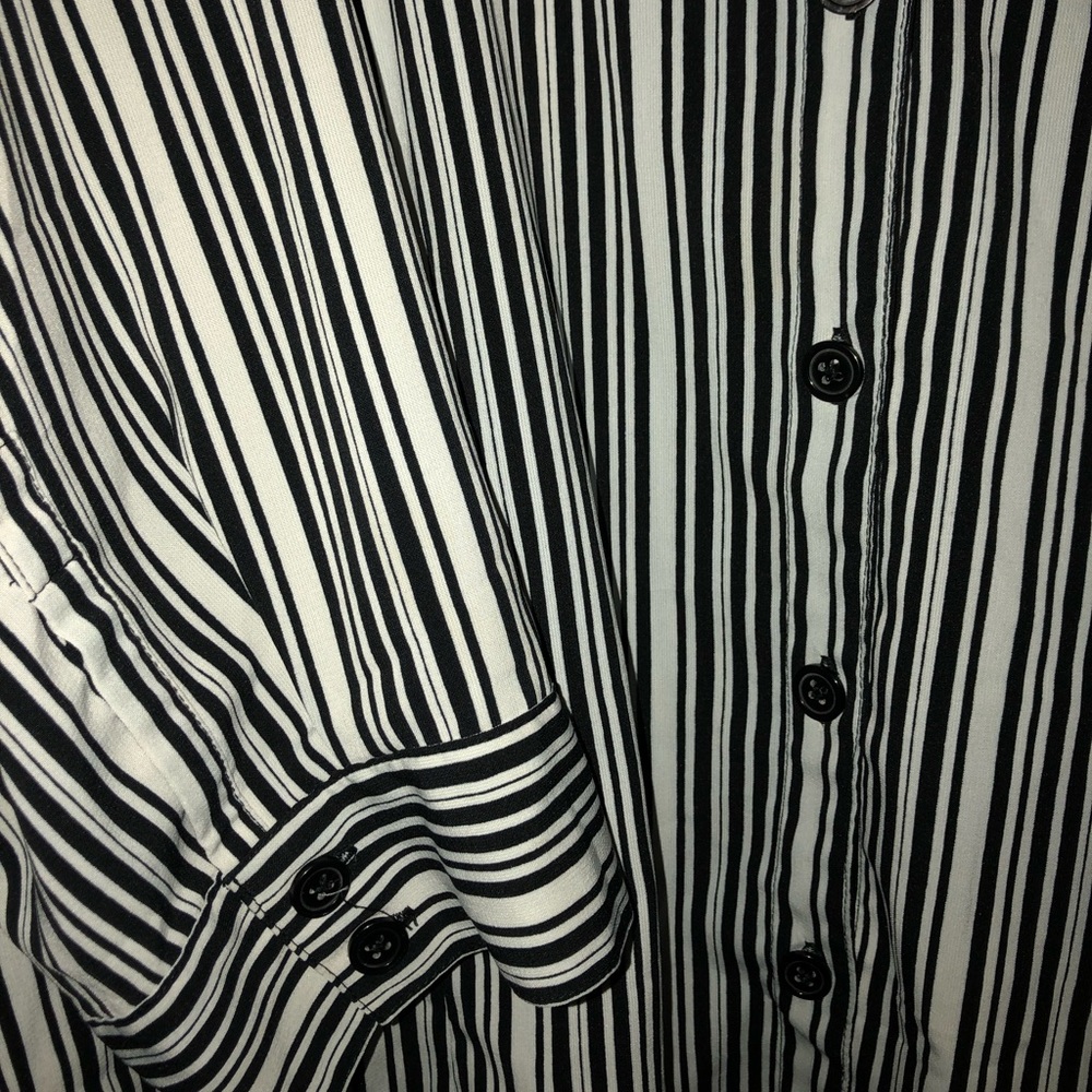 Button-up - Picture 4 of 6